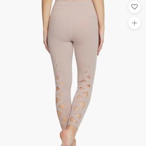 Beyond yoga blush leggings size S